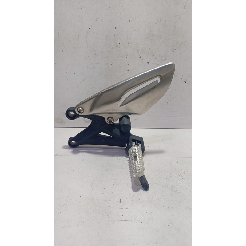 Bacalhau Dianteiro Esquerdo Triumph Street 675 Ano 2014/2017 Preto (Usado)