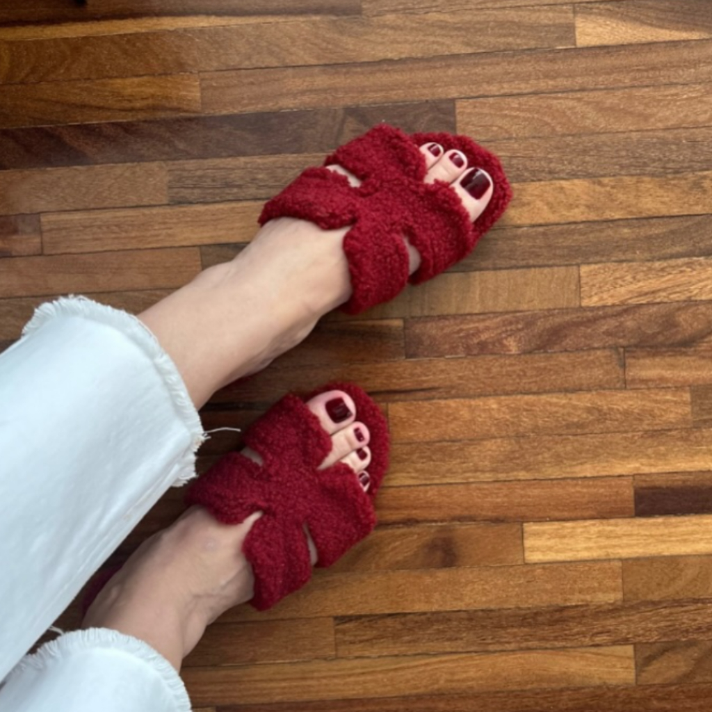 Pantufa Feminina Rasteira Chinelo Modelo H Tecido Teddy Confortável