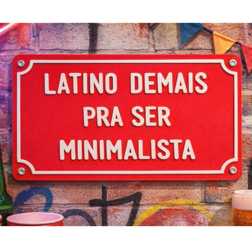 Plaquinha decorativa LATINO DEMAIS PRA SER MINIMALISTA (10x15cm) placa em PLA LETRA relevo TIPO rua