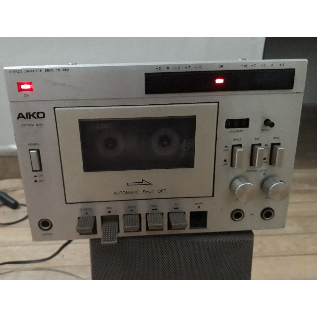 Antigo Tape Deck Aiko Systen TD - 3000 detalhes no vídeo