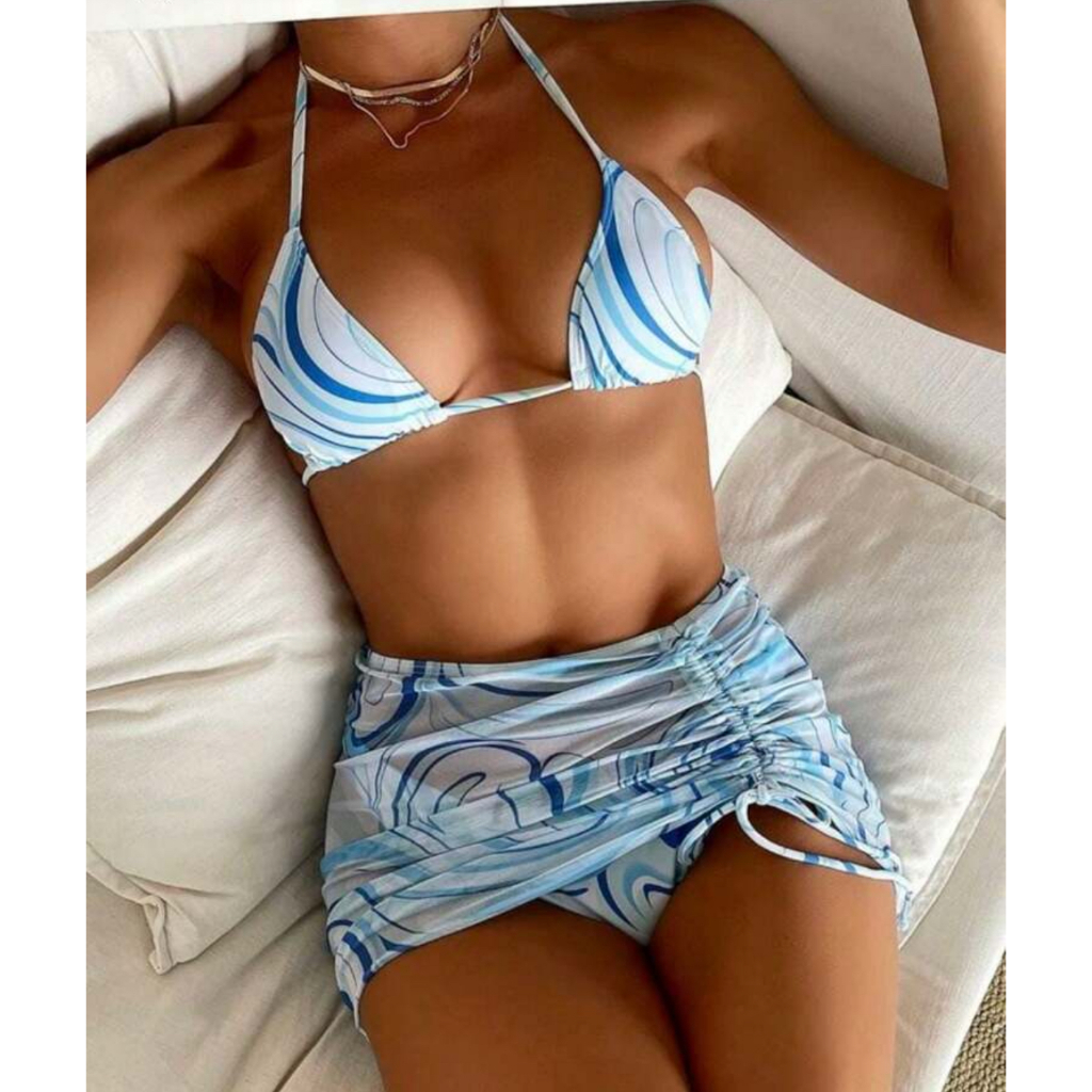 Conjunto 3 Peças Biquíni Asa Delta Com Saia Ajuste Lateral Estampa Ondas Tie-Dye Top Ajustável e Calcinha Sensual