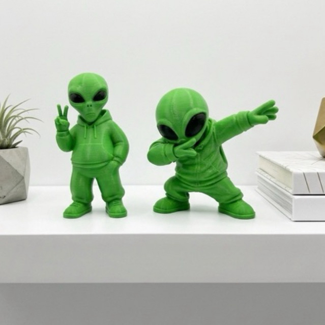 Boneco ET Extraterrestre Alienigena 3D Estiloso Da Paz Com Tenis E Moleton Ou Usain Bolt Decorativo.