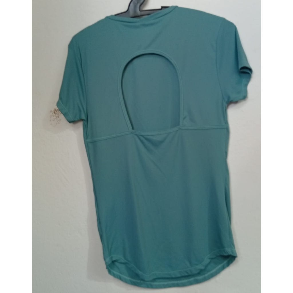 CAMISETA CONFECCIONADA COM TECIDO DE 100% POLIAMIDA POR ISSO É CONFORTÁVEL MACIA