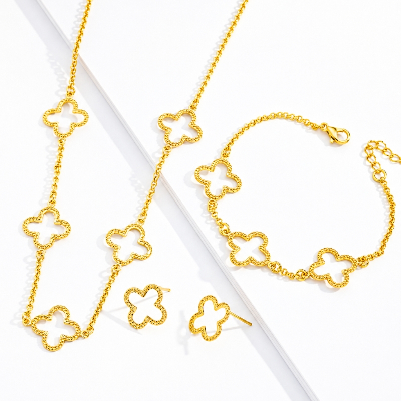 Conjunto Trevo Vazado Dourado com Choker, Brinco e Pulseira - Semijoia Delicada e Presente Feminino