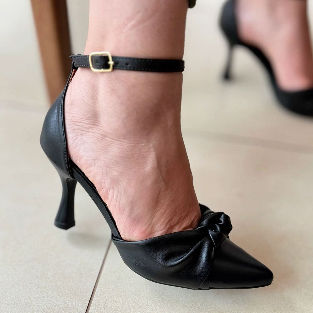 Scarpin Diva Catarina MF | Salto Taça | Bico Fino | Pulseira no Tornozelo | Palmilha Confort Premium