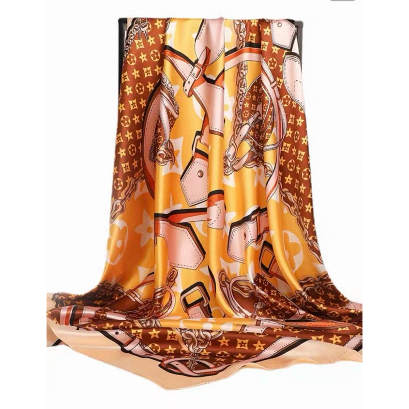 Lenço Cetim Estampado Acessório Feminino Versátil Usado como roupa, usado blusa, a alto tendência da moda.
