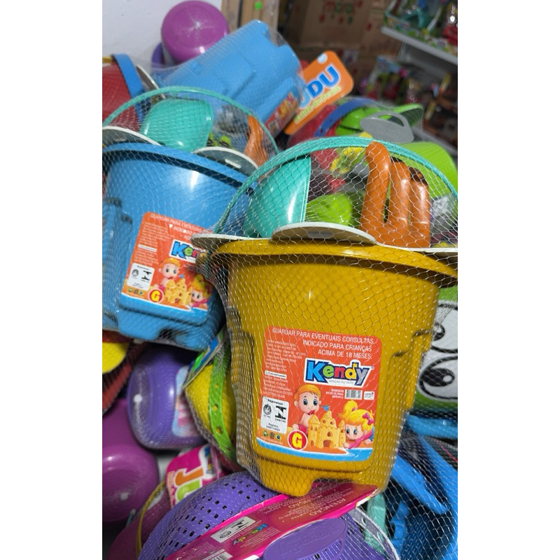 Baldinho de Praia Infantil Castelinho Brinquedo Balde Com Acessórios 8 Peças cada CORES SORTIDAS