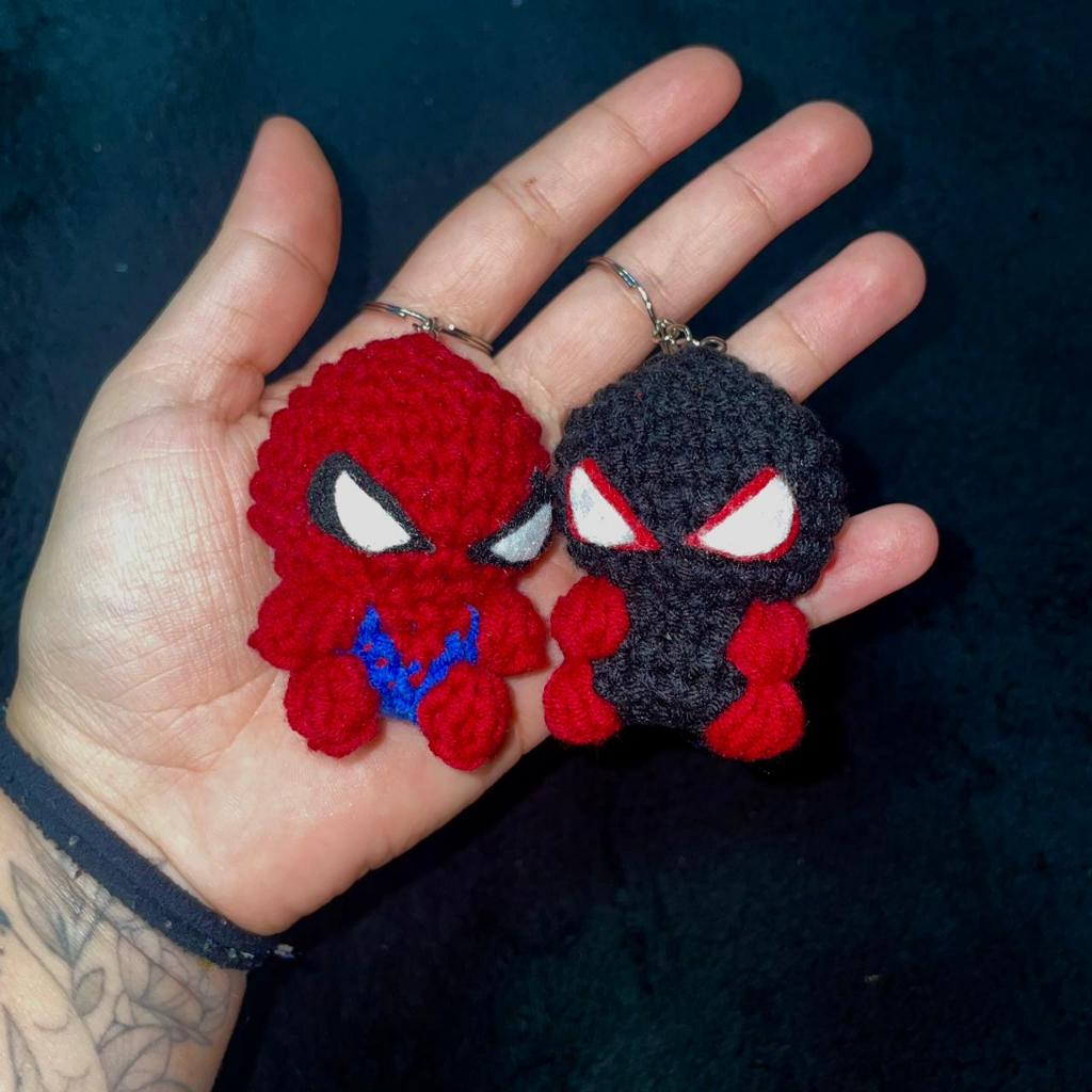 Chaveiro Homem-Aranha Amigurumi Crochê | Peter Parker Miles Morales Marvel Aranhaverso | Mini Boneco Artesanal