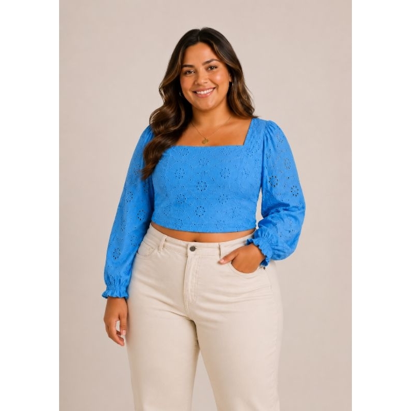Blusa camponesa em tecido Laise plus size