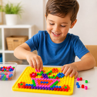 Brinquedo Mosaico de Pinos 3D Infantil Colorido com Moldes - Educativo Coordenação Motora