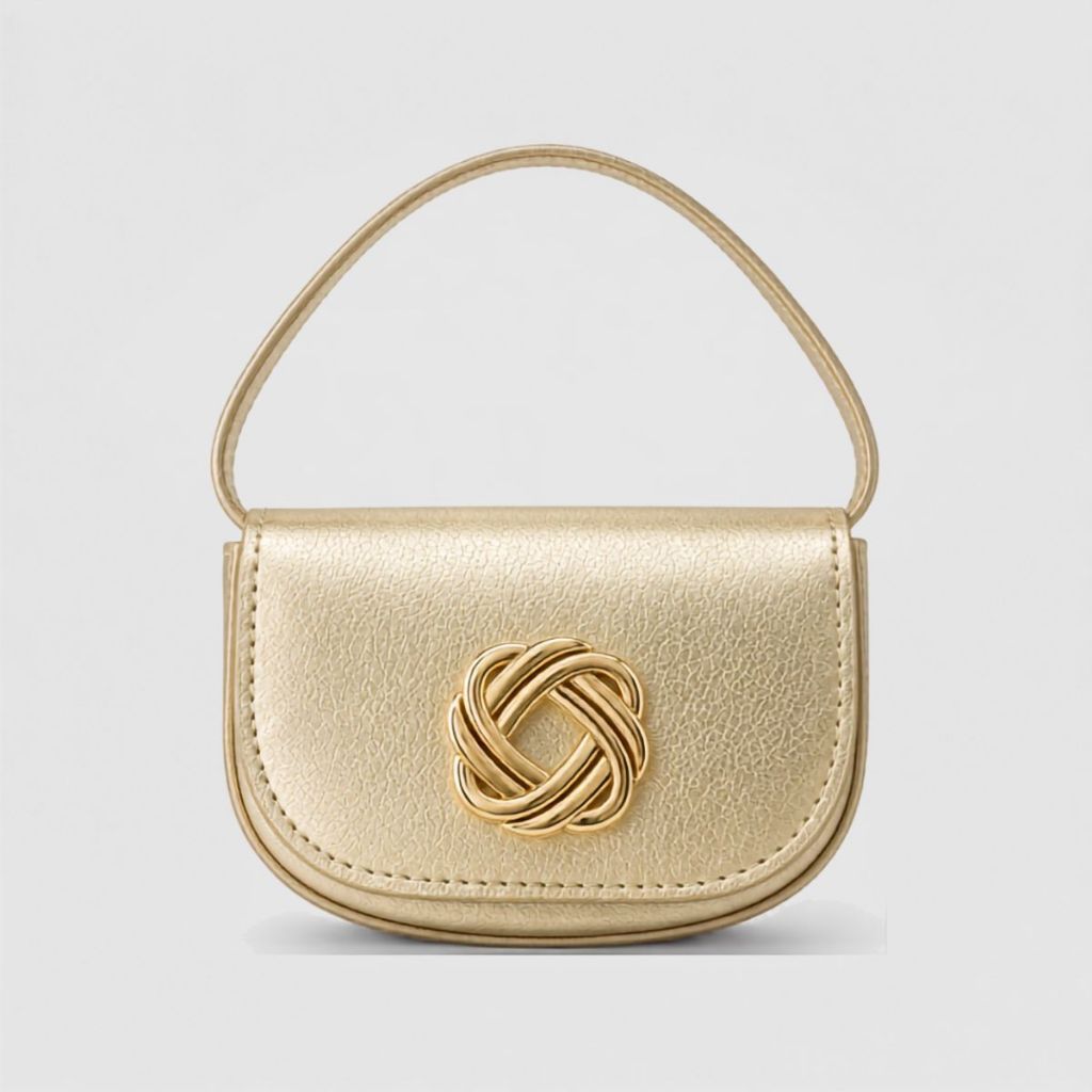 Mini Bolsa Feminina Preta com Metal de Flor Dourado – Elegante e Sofisticada