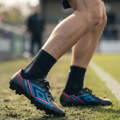 Chuteiras De Futebol De Campo Umbro Aero Original Com Cravo Grama Natural