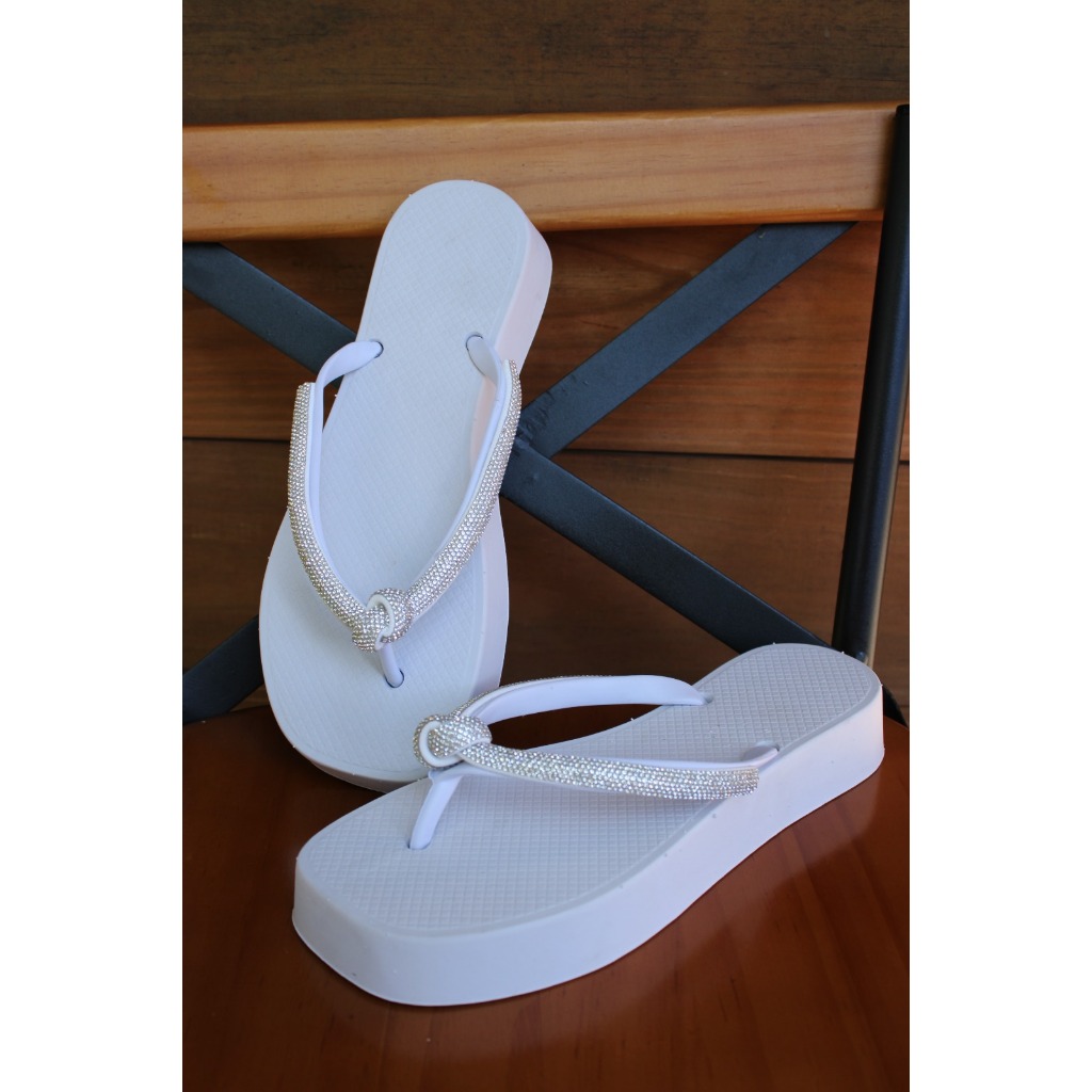 Chinelo de Dedo Sandália Luxo Para Mulheres Feminina 2026 Alto Relevo Ponta Quadrada Correia Brilho Envio Imediato em Oferta na Shopee