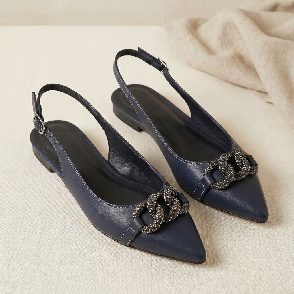 Sapatilha Slingback Feminina Bico Fino com Corrente Azul Marinho Flat Confortável Elegante