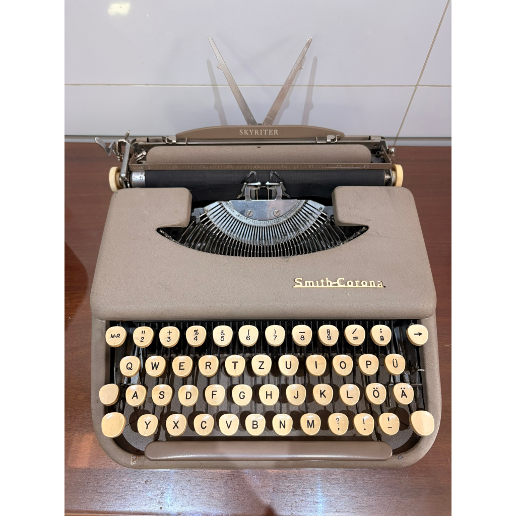 Máquina de Escrever Smith Corona Skyriter Bélgica 1950 Ferro Fabricada na Bélgica