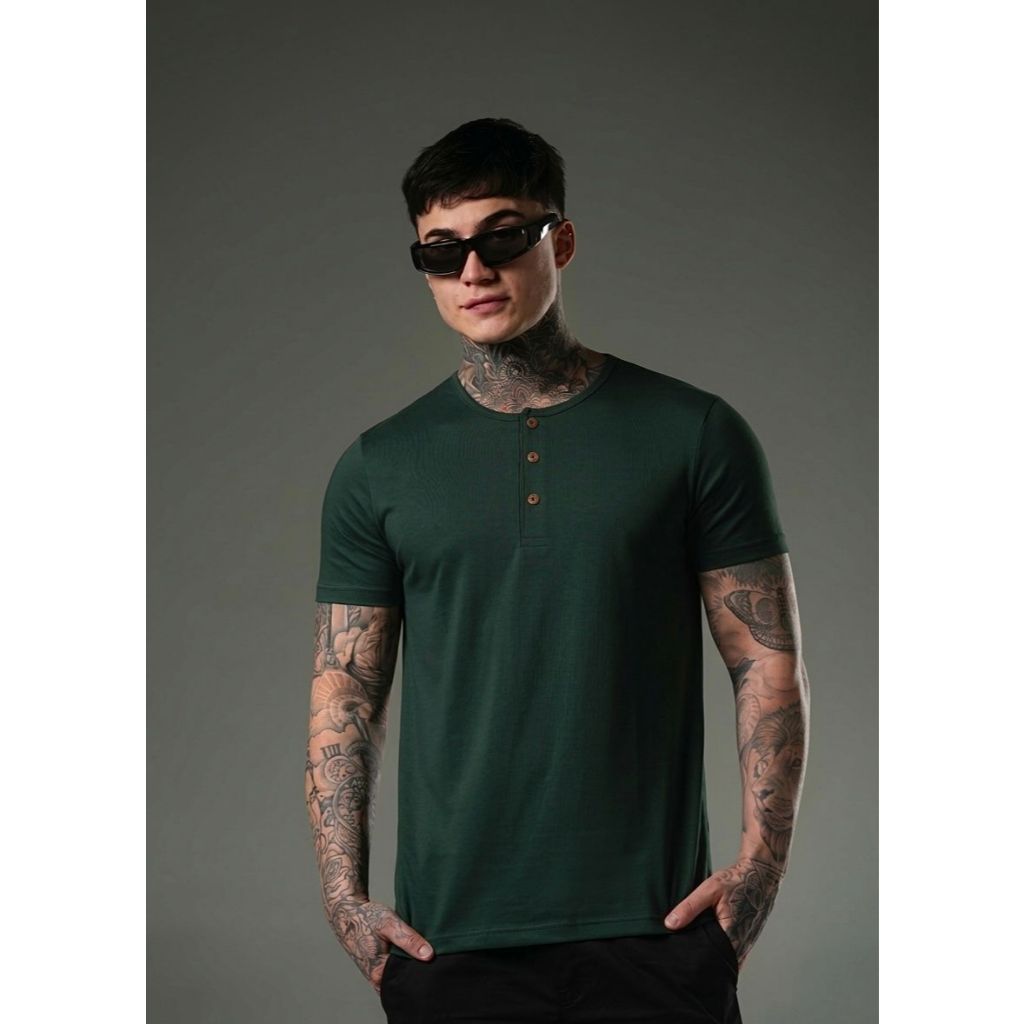 Camiseta Masculina Premium Henley ou Gola Redonda Verde Militar Fio 30 penteado 100% Algodão
