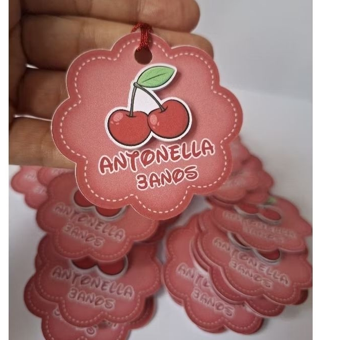 Tag Personalizada Cerejinha 🍒 | Lembrancinha Aniversário Infantil | Com Nome e Idade | Pronta entrega