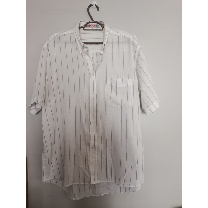 Camisa social masculina manga curta listrada Tam M com avaria brechó