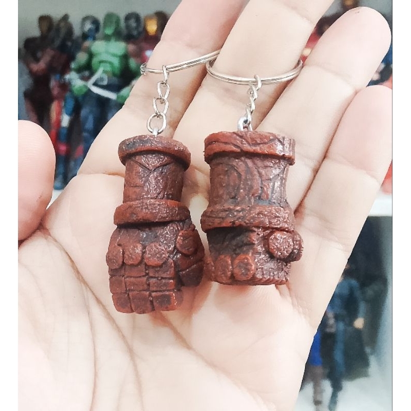 Chaveiros Hellboy - Mão Direita da Perdição