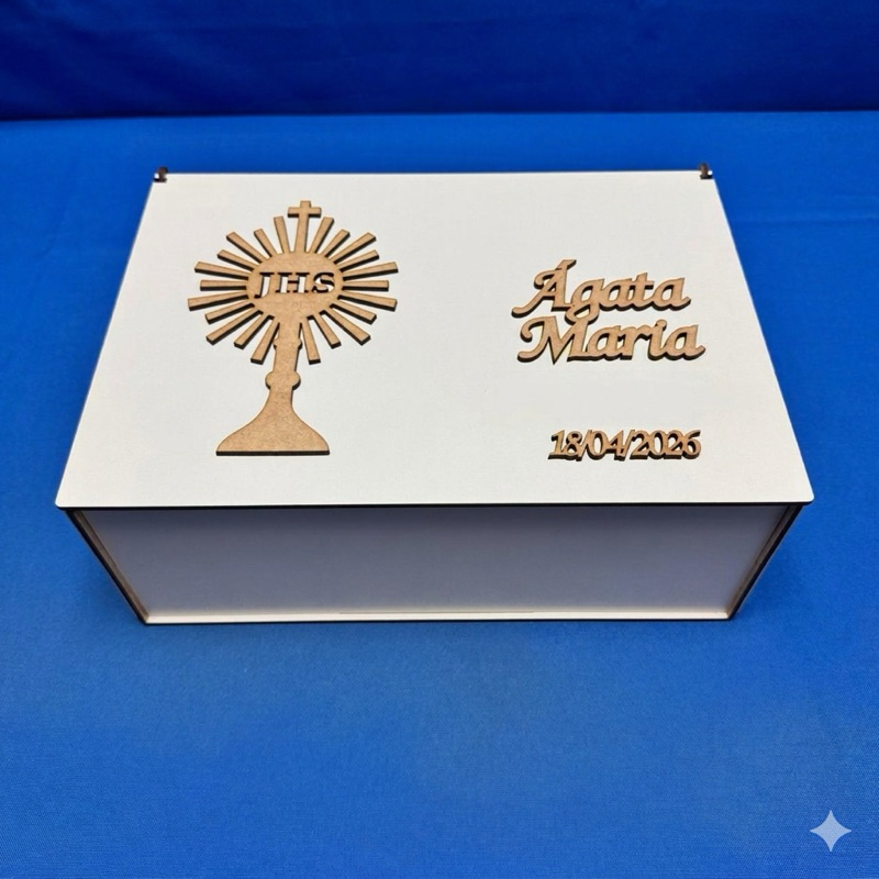 Caixa Eucaristia 20X28X10  Personalizada, Aplique Ostensório e Nome, MDF Branco, Crisma, Batismo, Casamento, Padrinhos