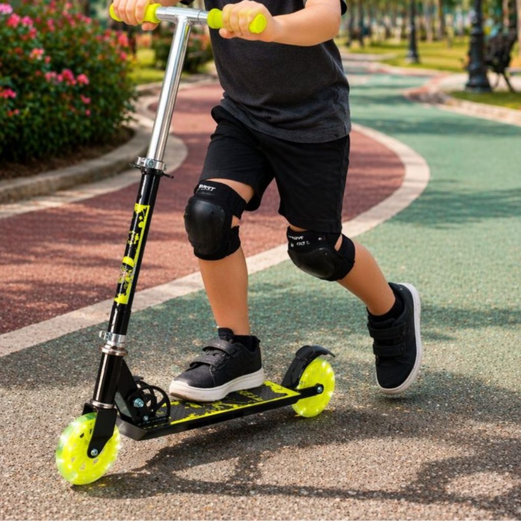 Patinete Infantil Dobrável Ajustável 2 Rodas LED Brilha Antiderrapante Brinquedo Criança Durável