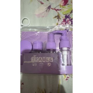 kit porta shampo com 6 peças ideal para viagem.