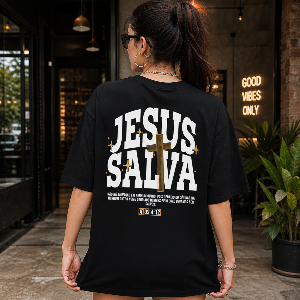 Camiseta Oversized Streetwear Feminina e Masculina Jesus Salva Blusa Larga Gola Canelada Cristã