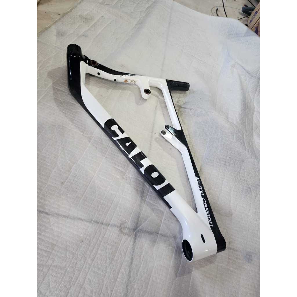 parde dianteira do quadro caloi elite carbon full XL21 assinado henrique avancini dedicaçao 2 titulos mundial