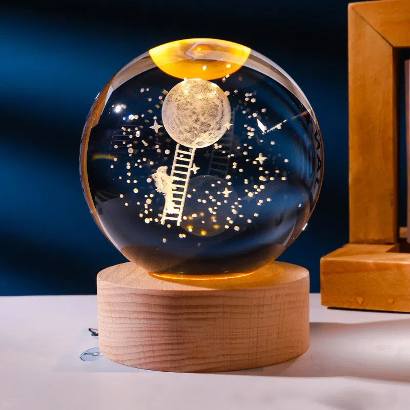 Luminária de Cristal Abajur de Mesa Cristal com Luz LED Premium Globo Decorativo 3D Base Madeira