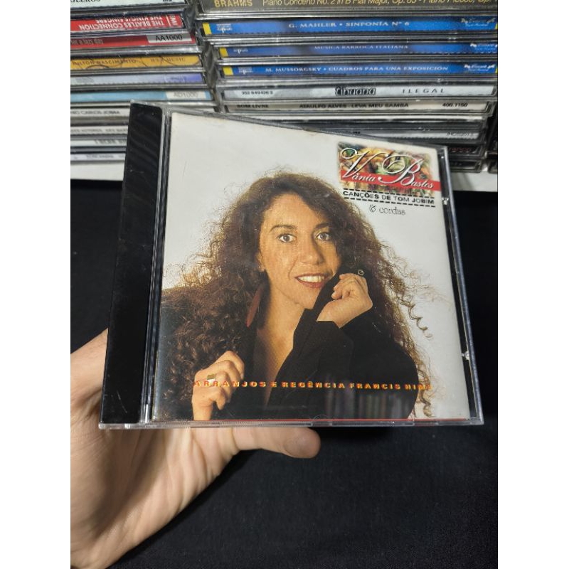 CD VÂNIA BASTOS - CANÇÕES DE TOM JOBIM - E CORDAS - ARRANJOS E REGÊNCIA FRANCIS HIME - CD Usado conservado - REF:CD 3365