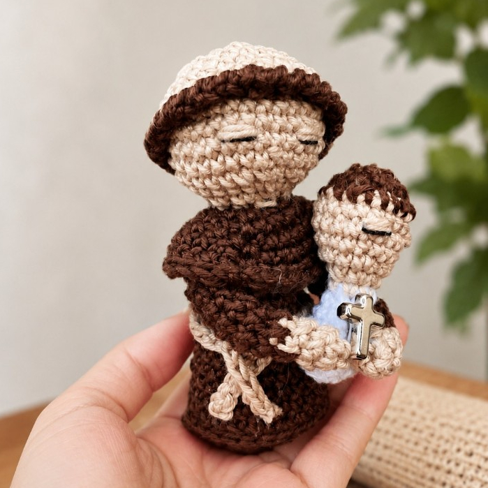 Mini Santo Antonio De Amigurumi Crochê - Modelo 11