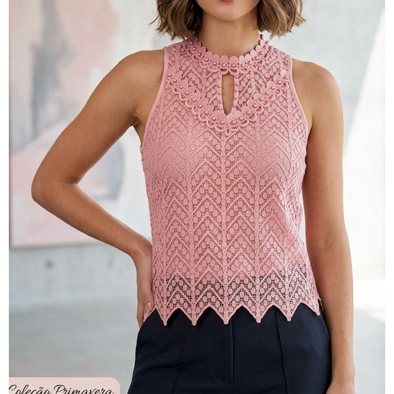 Blusa feminina no guipir forrada com detalhe em pérolas
