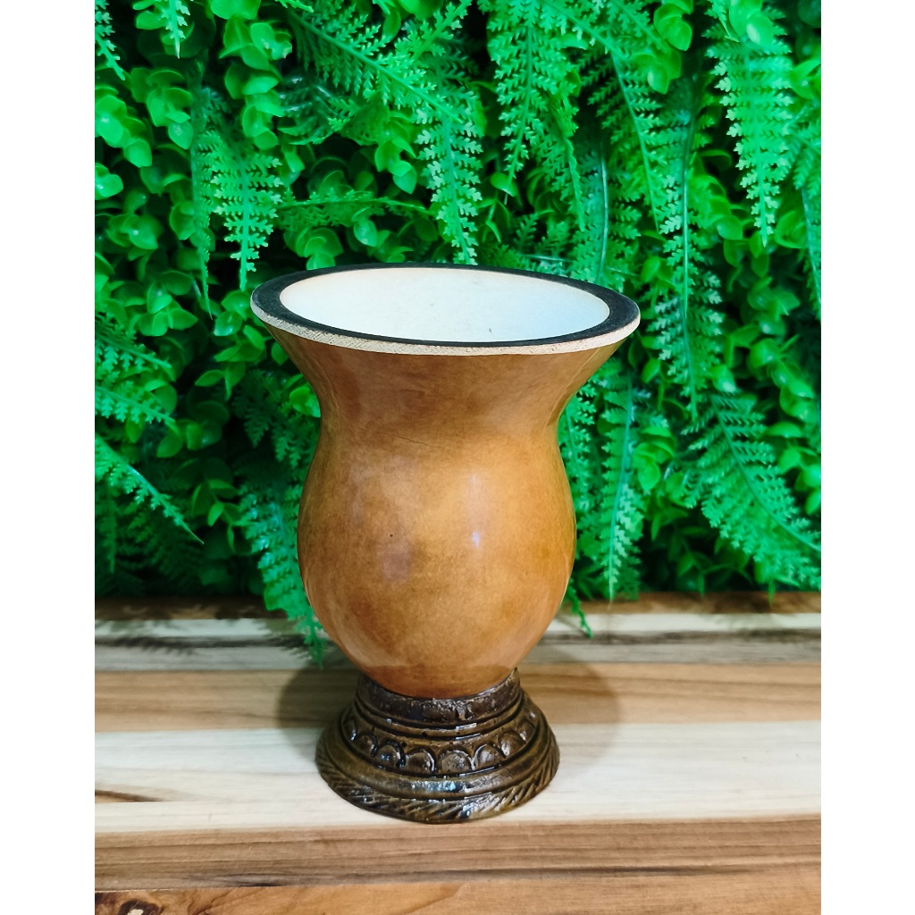 Cuia de Chimarrão Porongo Natural Tradicional Artesanal com pé de Massa