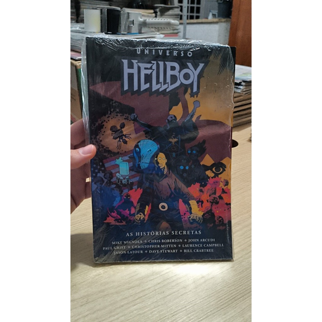 Universo Hellboy Omnibus: As Histórias Secretas - Gibi Encadernado - Capa cartão