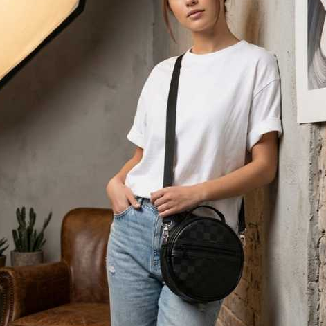 Detalhes do Bolsa Transversal Redonda Urban Style – Prática, Moderna e Compacta