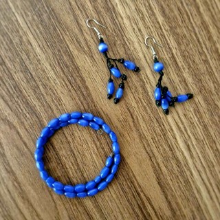 Kit pulseira e brincos na cor azul - Desapego