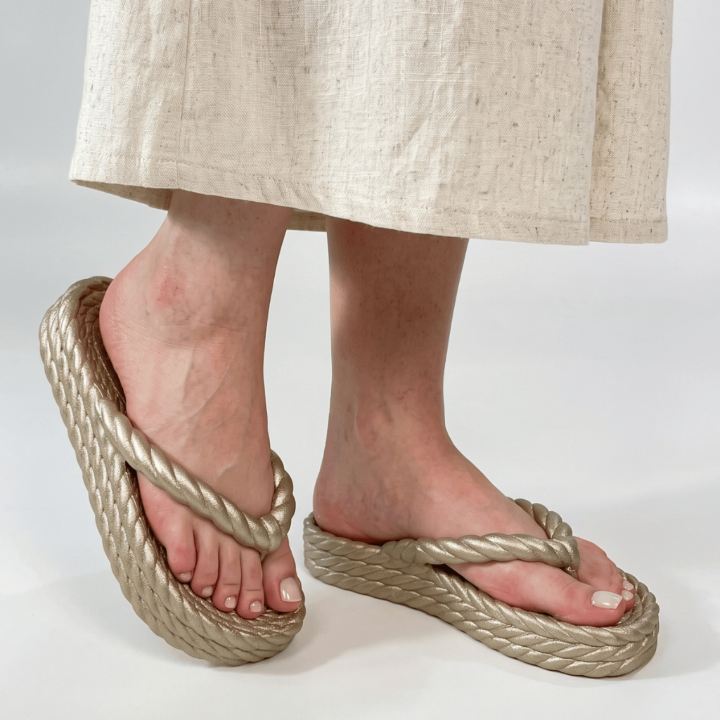Chinelo Nuvem Tamanco Anabela Feminino Trançado Metalizado Sandália Verão Antiderrapante Dourado
