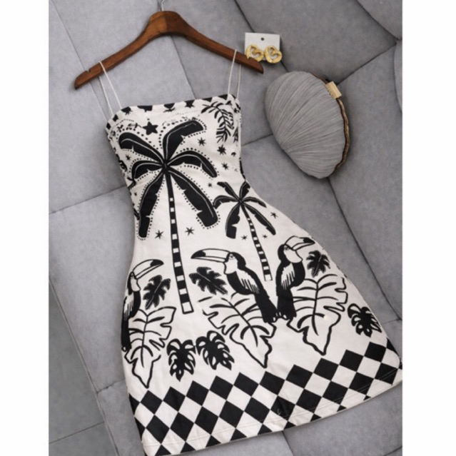 Vestido Feminino Ajustado Curto Tropical Preto e Branco com Estampa de Coqueiro e Tucano Alcinha Fina Verão Casual Praia