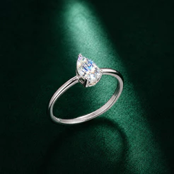 Anel Feminino Moissanite Gota 4,6mm Prata 925 Sofisticado
