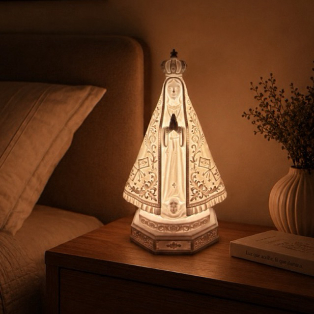 Luminária Nossa Senhora Aparecida LED 16cm | Impressão 3D | Luz Decorativa Religiosa para Quarto, Sala e Oração