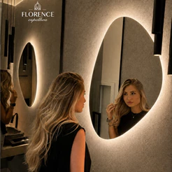 Espelho Orgânico Pou 80x50 LED, Couro e Suporte