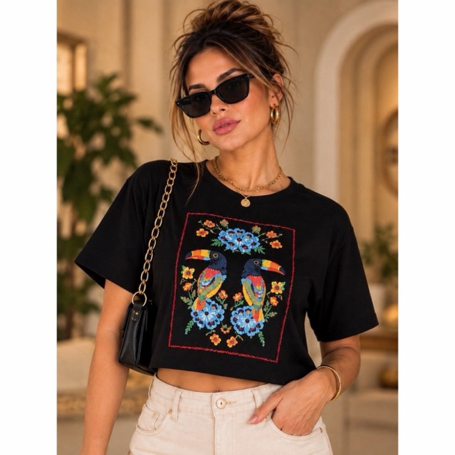 Camiseta Feminina Cropped Max Oversized Estampado | Blusa Com Corte a Laser Tendência Primavera | Verão 2027