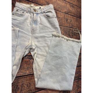 calça jeans feminina youcom, modelo wide leg, tamanho 34. na cor clara, com tecido 100% algodão. possui barra desfiada