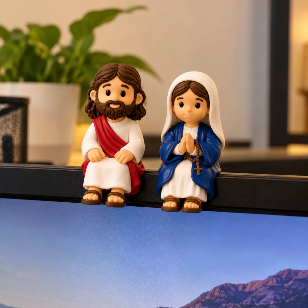Mini Jesus 5cm com faixa vermelha ou Mini Maria 5cm Sentado | Enfeite Religioso para Mesa, Monitor, Prateleira,