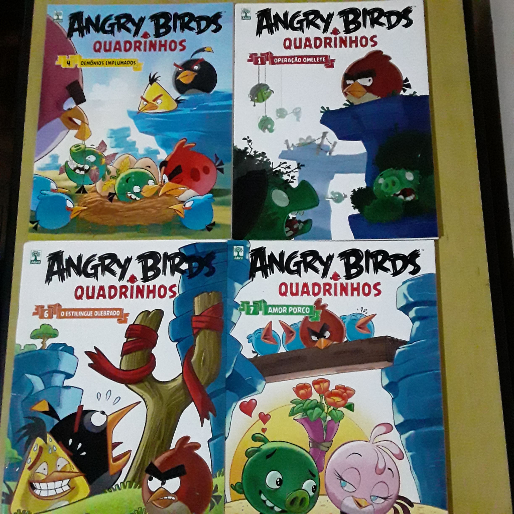 KIT COM 4 REVISTAS HQ QUADRINHOS ANGRY BIRDS (REVISTAS GRANDES) + BRINDE HQ SELEÇÃO BRASILEIRA
