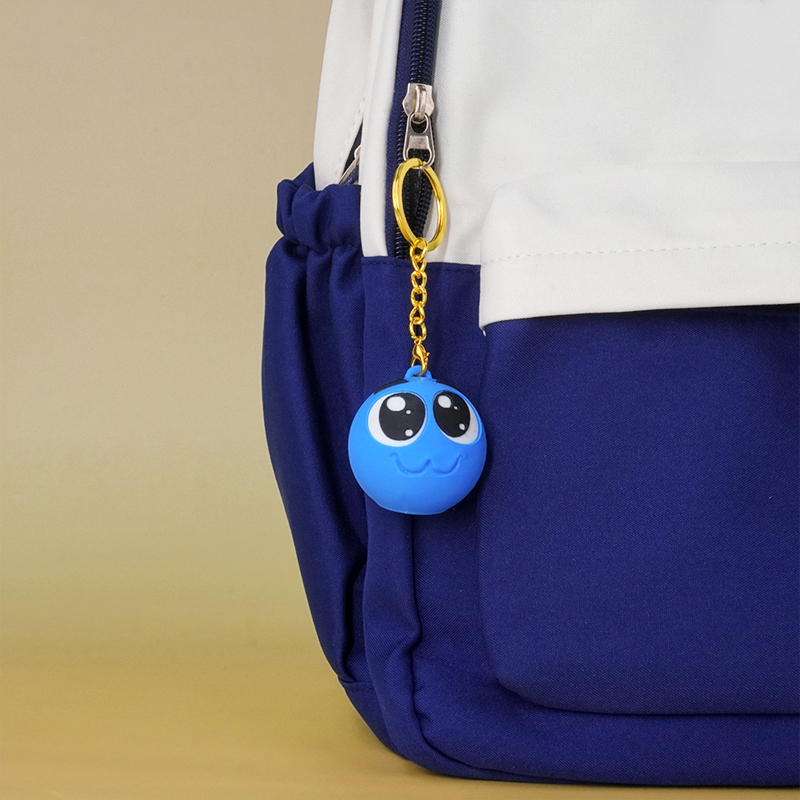 Chaveiro com emoji de rostinho azul, emoji de rosto azul, emoji de pequeno feijão azul