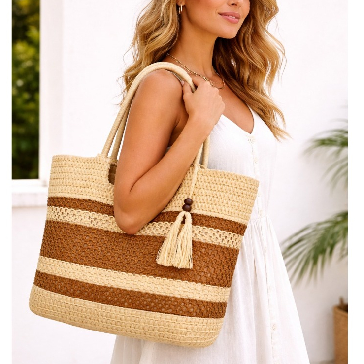 Bolsa De Praia Feminina Em Palha De Ombro Médio Bicolor Chaveiro