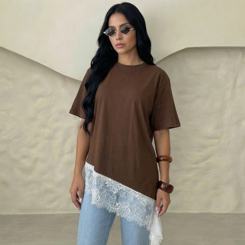 Blusa Feminina T-shirt Assimétrica com Renda na Barra Estilosa — imagem 2 de 2