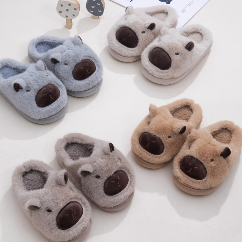 Pantufa Infantil Capivara Peluciada – O Máximo Conforto para Seus Pés