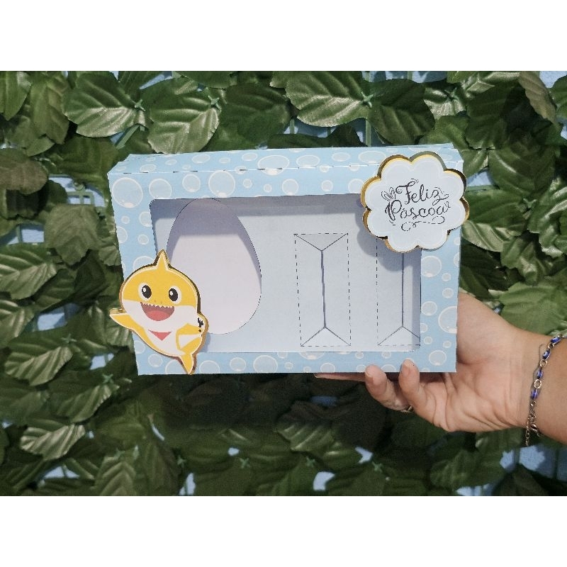 Caixa Porta Ovo de Páscoa Mini Confeiteiro Personalizada com Visor | Tema Infantil (Princesa/Baby Shark) | Lembrancinha